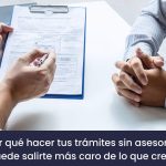 Persona recibiendo asesoría de extranjería en España con claridad y acompañamiento profesional de CHISPA DETONANTE.