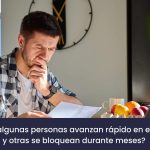 Persona recibiendo orientación estratégica para un proceso de extranjería en España con acompañamiento profesional.