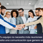 Equipo empresarial trabajando la comunicación estratégica y el liderazgo