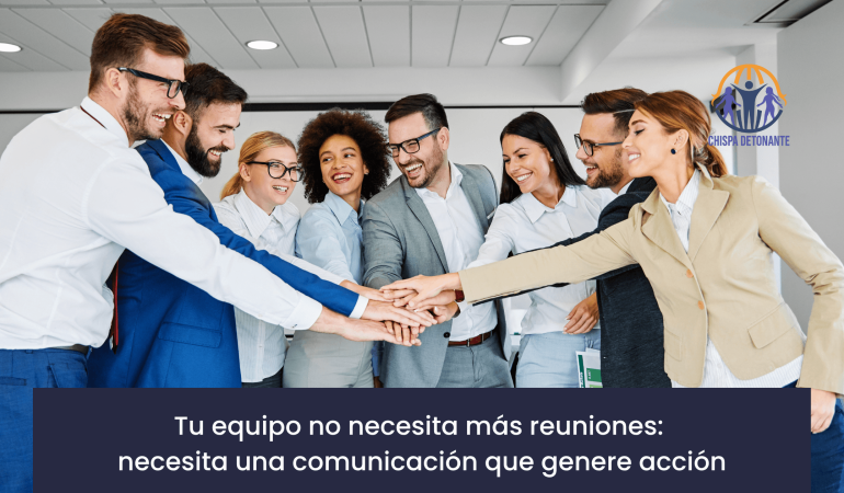 Equipo empresarial trabajando la comunicación estratégica y el liderazgo
