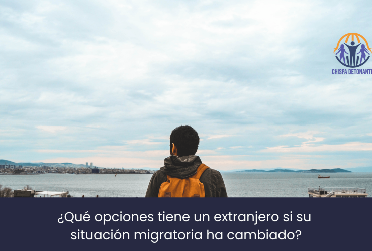 Persona extranjera revisando sus opciones ante un cambio de situación migratoria en España